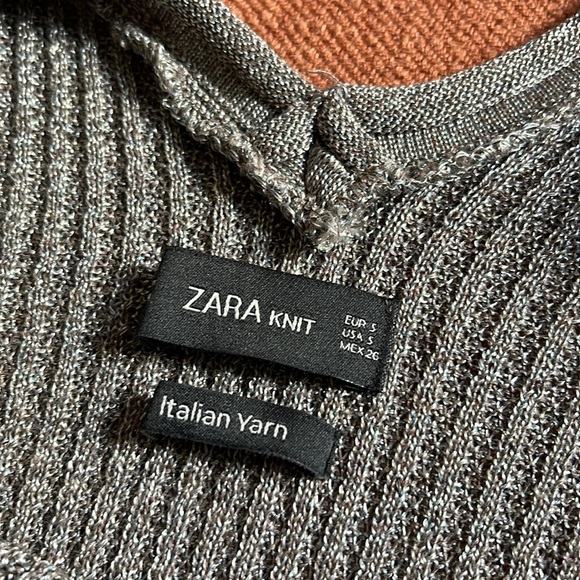 Zara Silver Gray Knit V-Neck Medium | Party Top - Picture 4 of 7